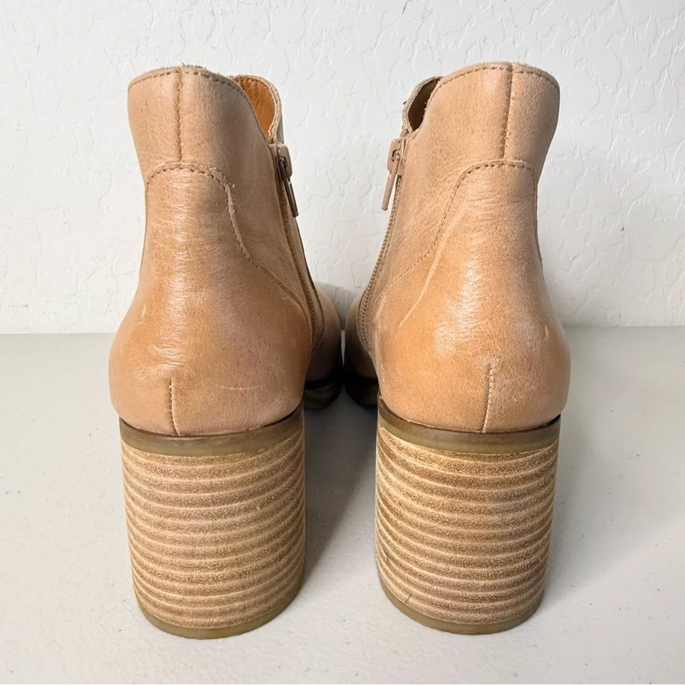 New Lucky Brand Quinlee Dusty SnAnd Stacked Heel Ankle Bootie Size 8